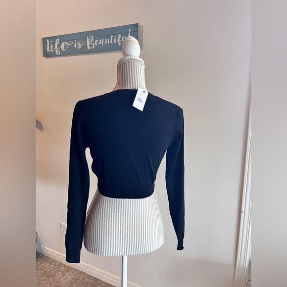 2/$20 Nwt cropped sweater size small - Picture 2 of 4